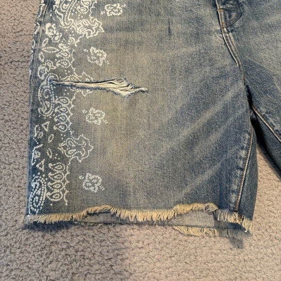 AMIRI - Straight-Leg Paisley-Print Distressed Denim Shorts - Blue Size 40 NWOT - Picture 2 of 16